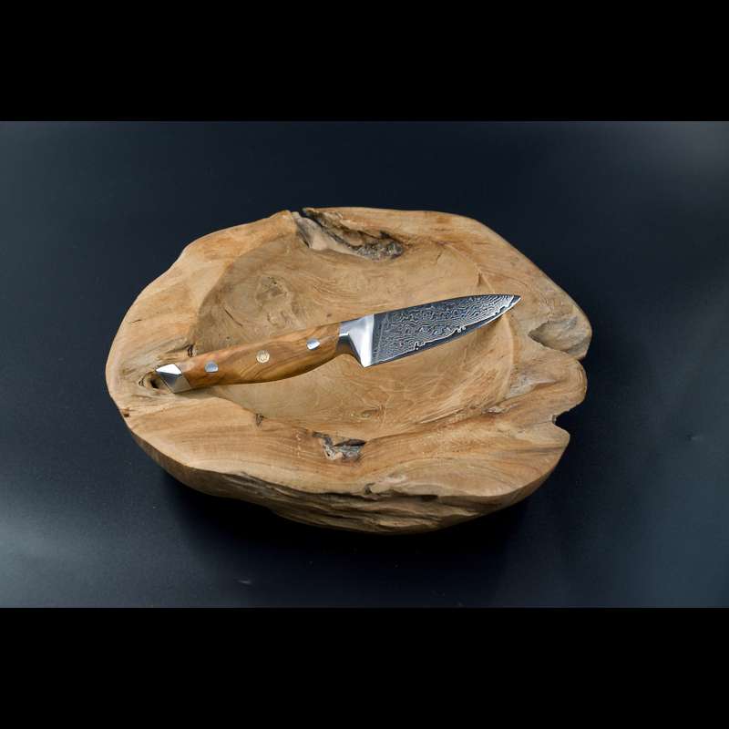 Gemüsemesser mit 9,5cm Klingenlänge und Olivenholzgriff auf Holz Obstschale