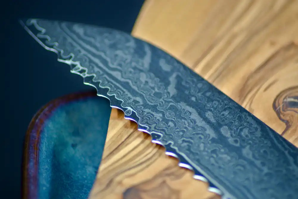 breadknife-17-black-1000x668.webp__PID:c38f2c4c-c1a0-488a-9d7e-75056f61abce