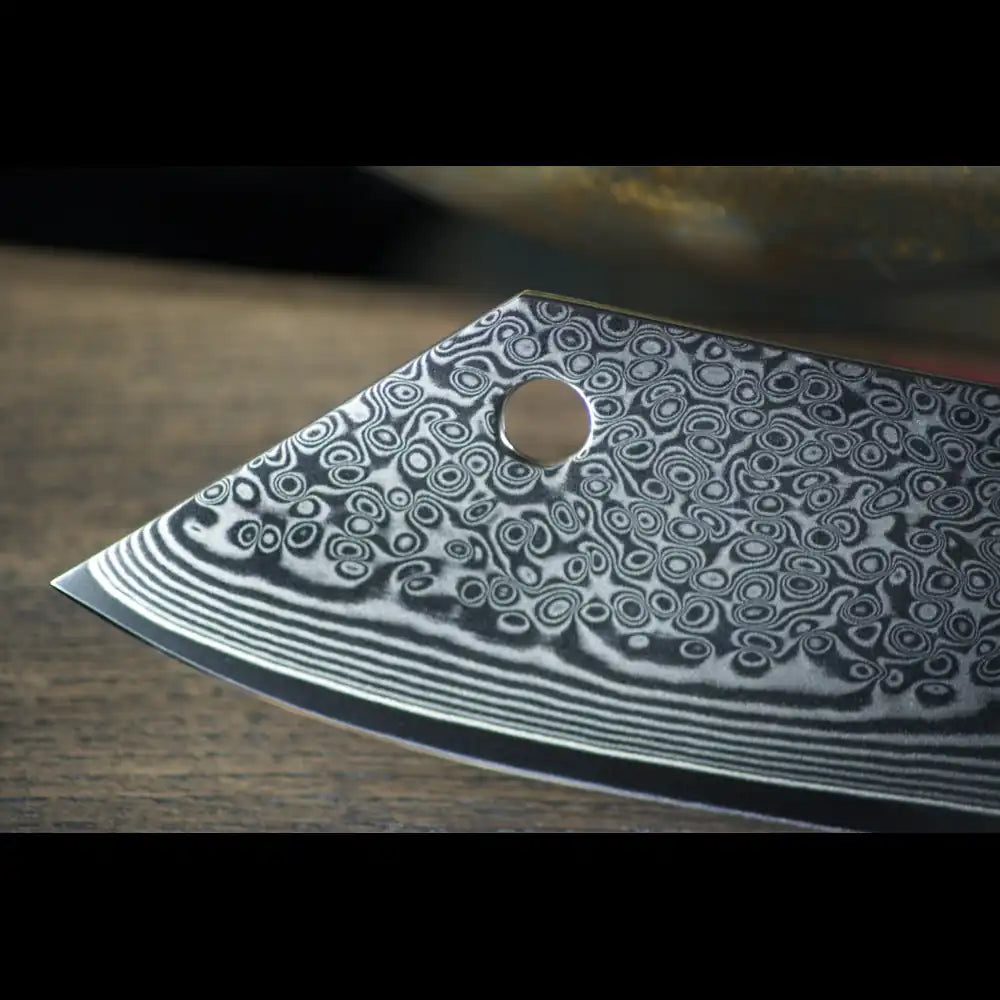 Detailansicht Butchermesser-Klinge mit Loch, VG10-Kern, 67 Lagen Damaststahl, hochwertige Schneide