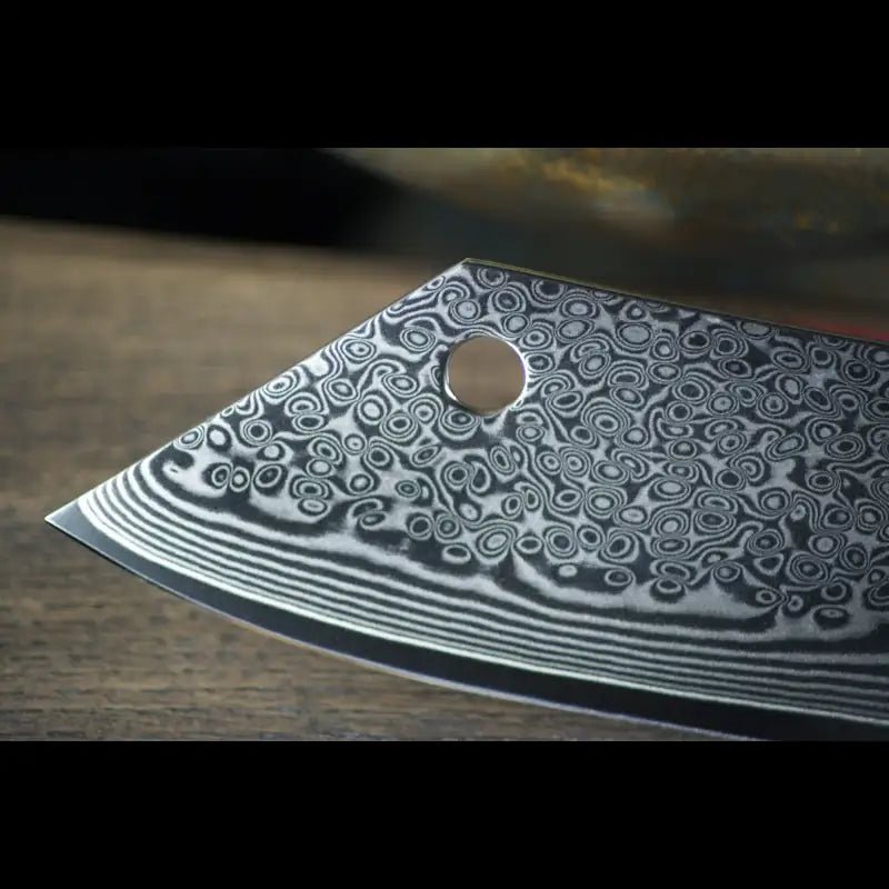 Detailansicht Butchermesser-Klinge mit Loch, VG10-Kern, 67 Lagen Damaststahl, hochwertige Schneide