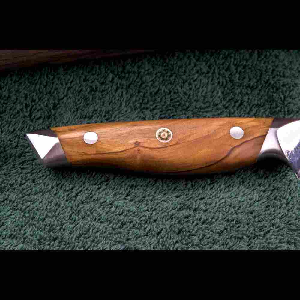 Olivenholzgriff des SKeld™ Schneidemesser - Brotmesser aus Damast, ergonomisch geformt