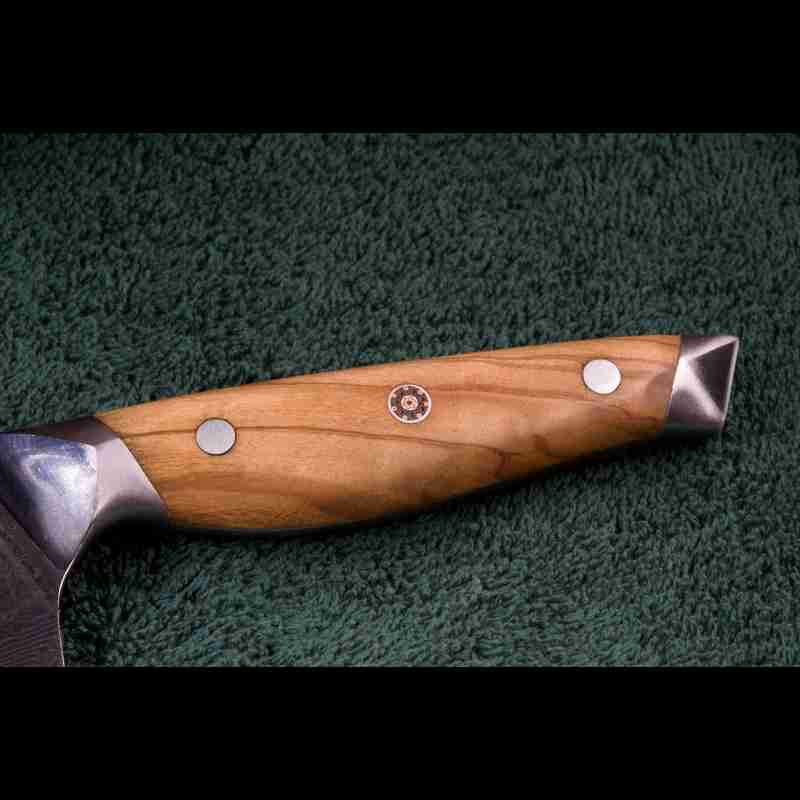 Olivenholzgriff des SKeld™ - Schneidemesser - Kiritsukemessers aus Damast, ergonomisch geformt