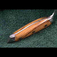 Detail des hochwertigen Olivenholzgriffs vom SKeld™ - Schneidemesser - Damast Kochmesser, Vollstahl