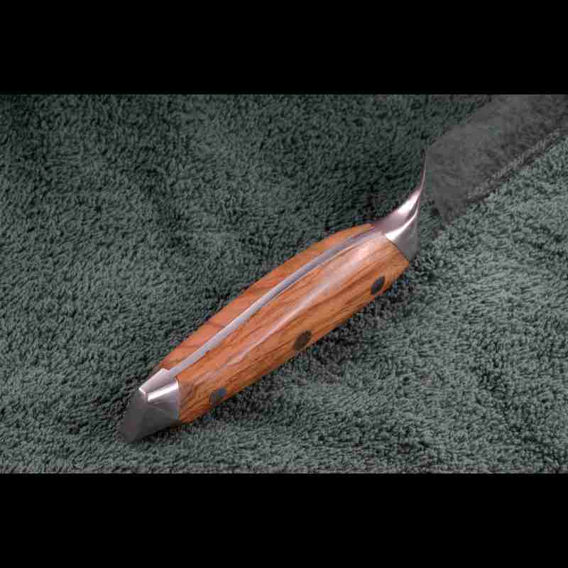 Detail des hochwertigen Olivenholzgriffs vom SKeld™ - Schneidemesser - Santokumesser, Vollstahl