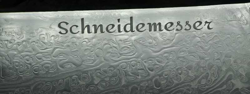 SKeld™ Schneidemesser mit hervorgehobener Damaststruktur im 67-Lagen Stahl