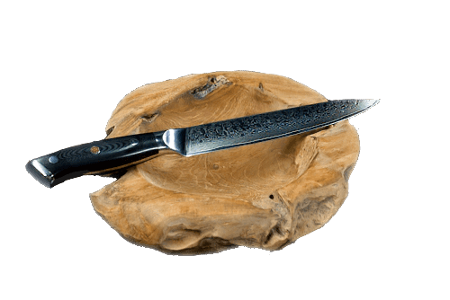 Tranchiermesser aus VG10 Stahlkern mit 67 Lagen Damaststahl und schwarzem G10-Griff auf Holzschale